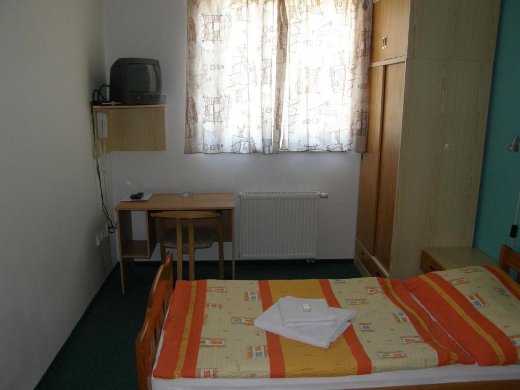 Hotel Filip Ceske Budejovice Room photo