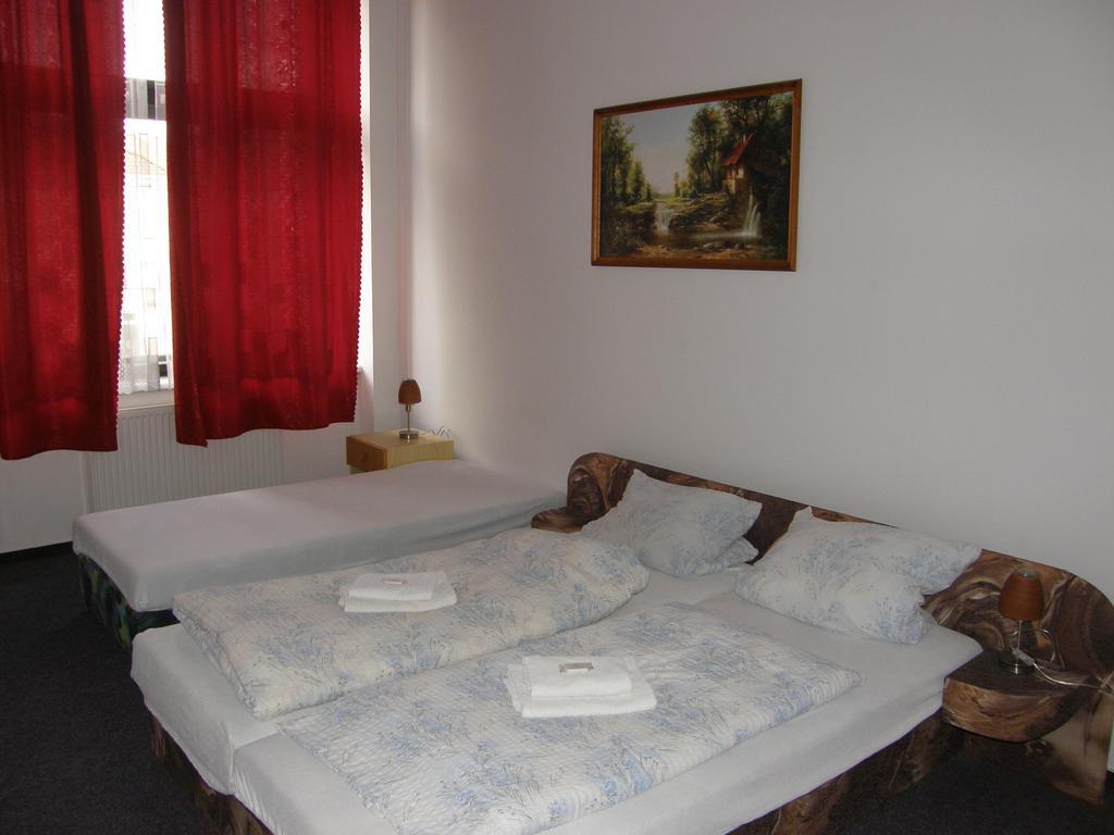 Hotel Filip Ceske Budejovice Room photo