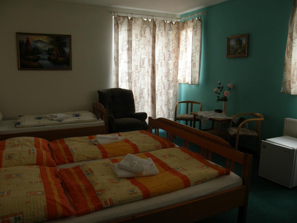 Hotel Filip Ceske Budejovice Room photo