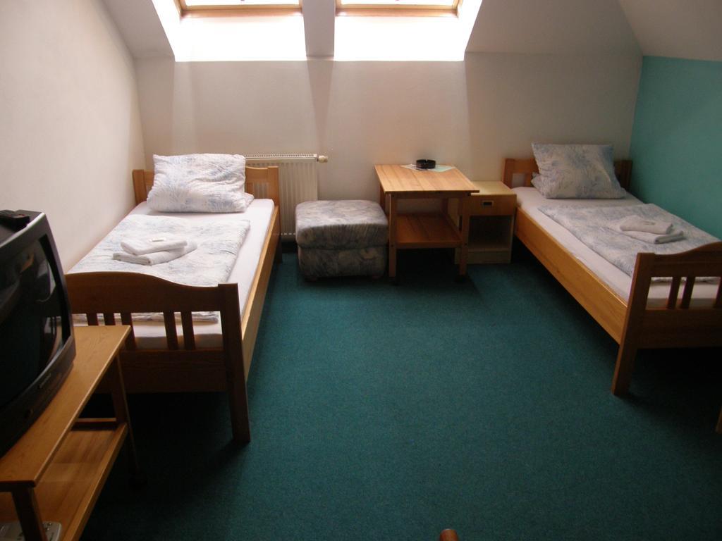 Hotel Filip Ceske Budejovice Room photo