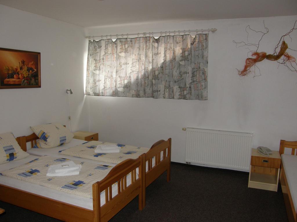 Hotel Filip Ceske Budejovice Room photo